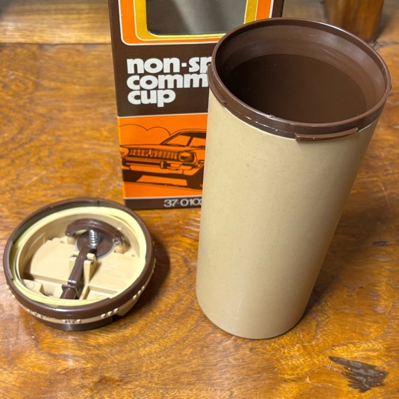 Vintage Canadian Tire unused commuter coffee or tea cup with original packaging - Picture 5 of 9